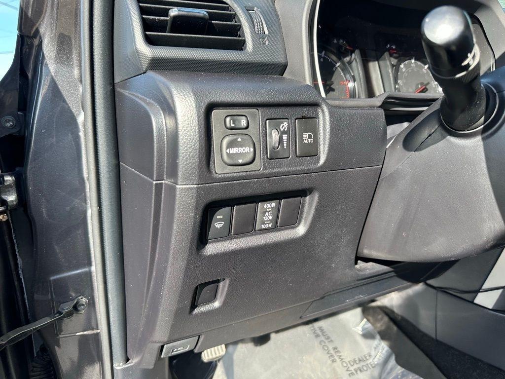 Toyota 4Runner SR5 4WD (Natl) 2021