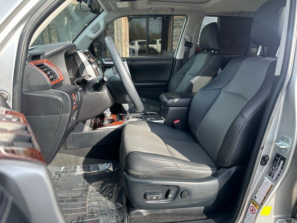 Toyota 4Runner TRD Off Road Premium 4WD (Natl) 2019