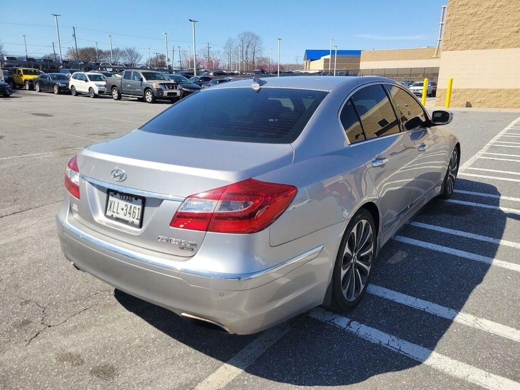 Hyundai Genesis 4dr Sdn V8 5.0L R-Spec 2012