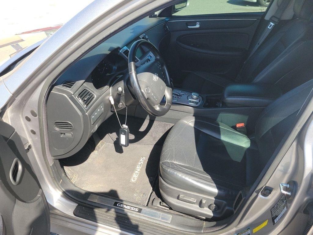 Hyundai Genesis 4dr Sdn V8 5.0L R-Spec 2012