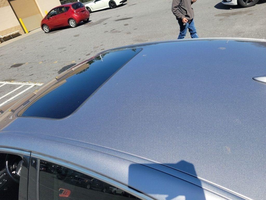 Hyundai Genesis 4dr Sdn V8 5.0L R-Spec 2012