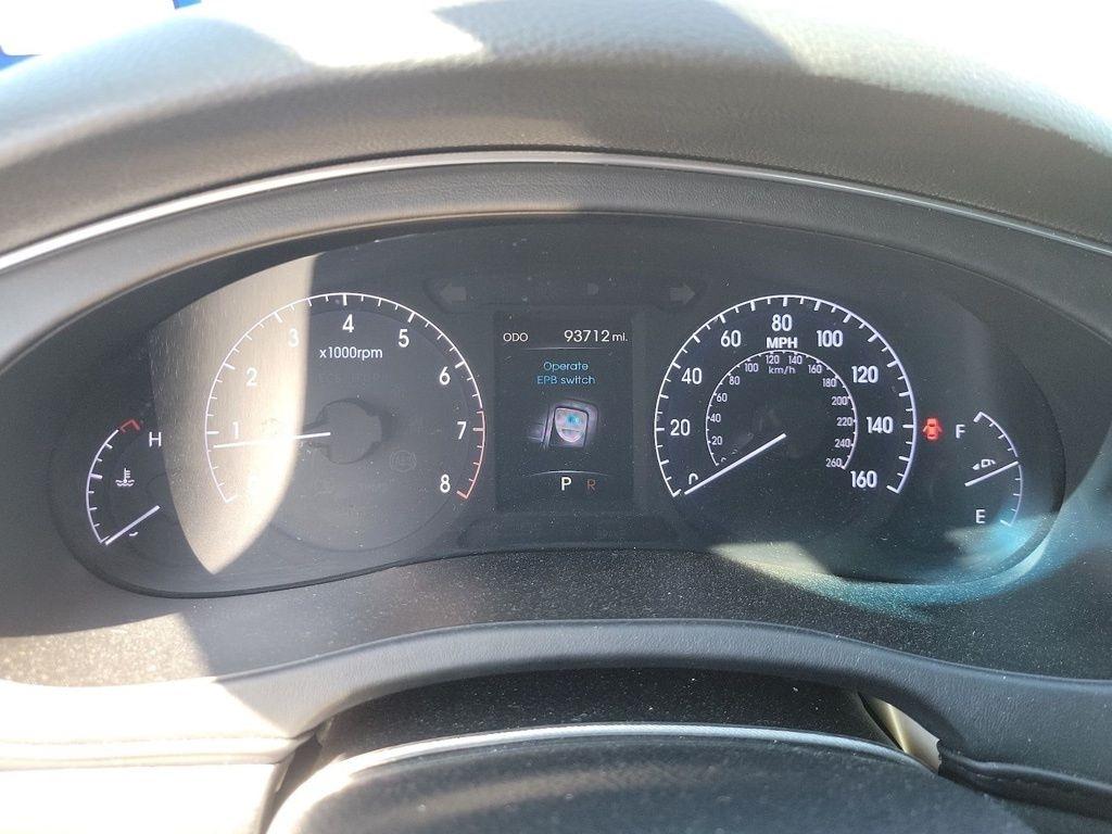 Hyundai Genesis 4dr Sdn V8 5.0L R-Spec 2012