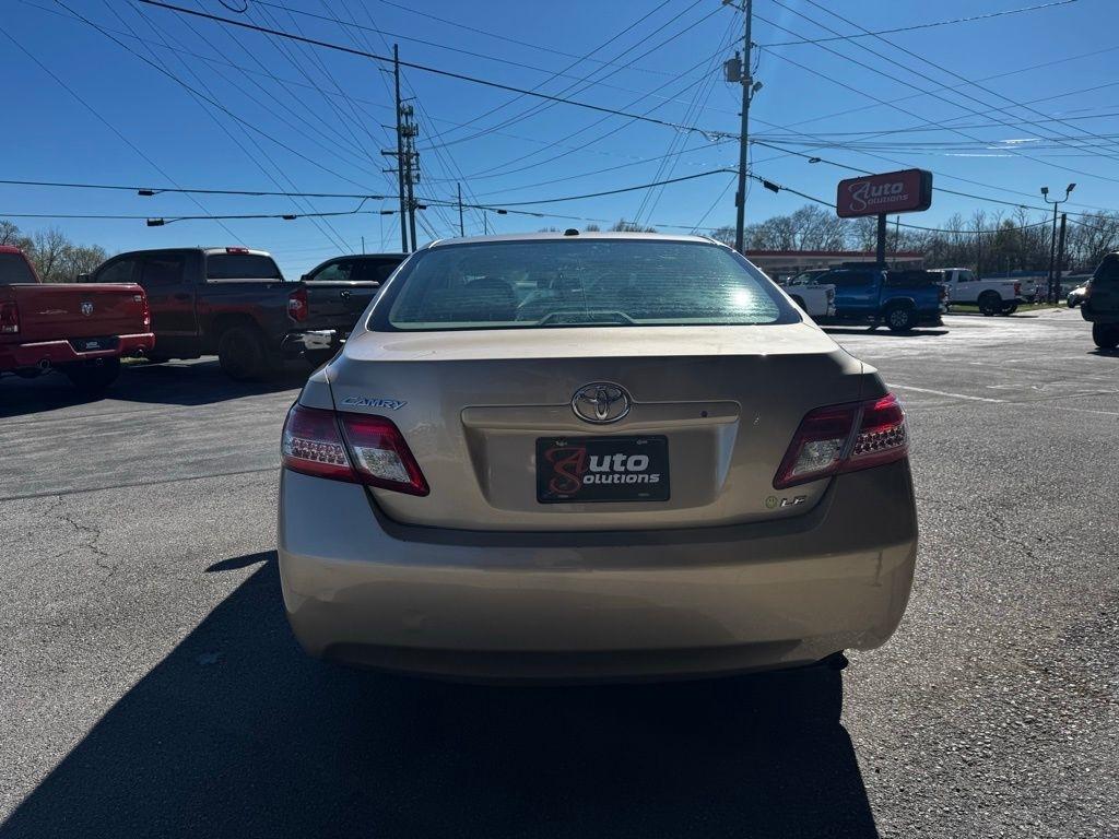 Toyota Camry 4dr Sdn I4 Man (Natl) 2010