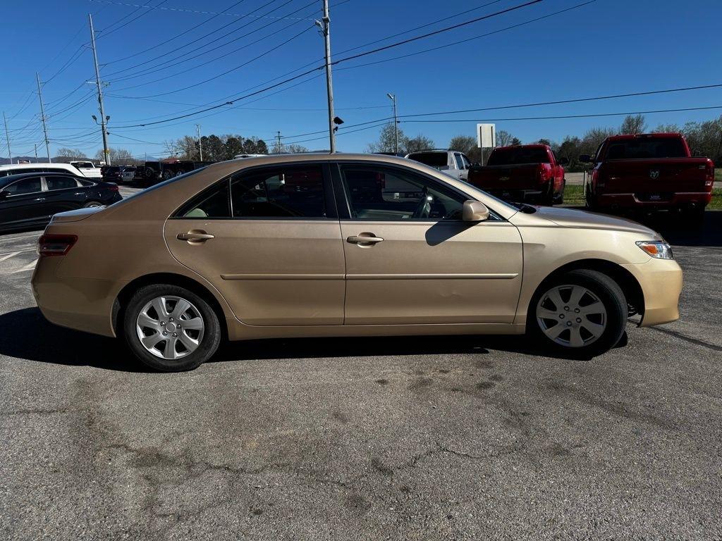 Toyota Camry 4dr Sdn I4 Man (Natl) 2010