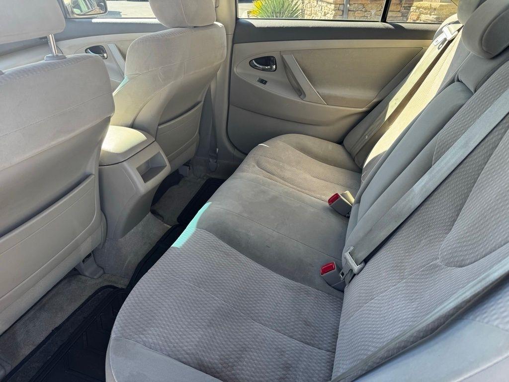 Toyota Camry 4dr Sdn I4 Man (Natl) 2010