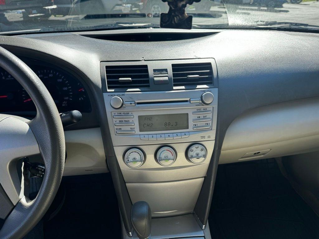 Toyota Camry 4dr Sdn I4 Man (Natl) 2010