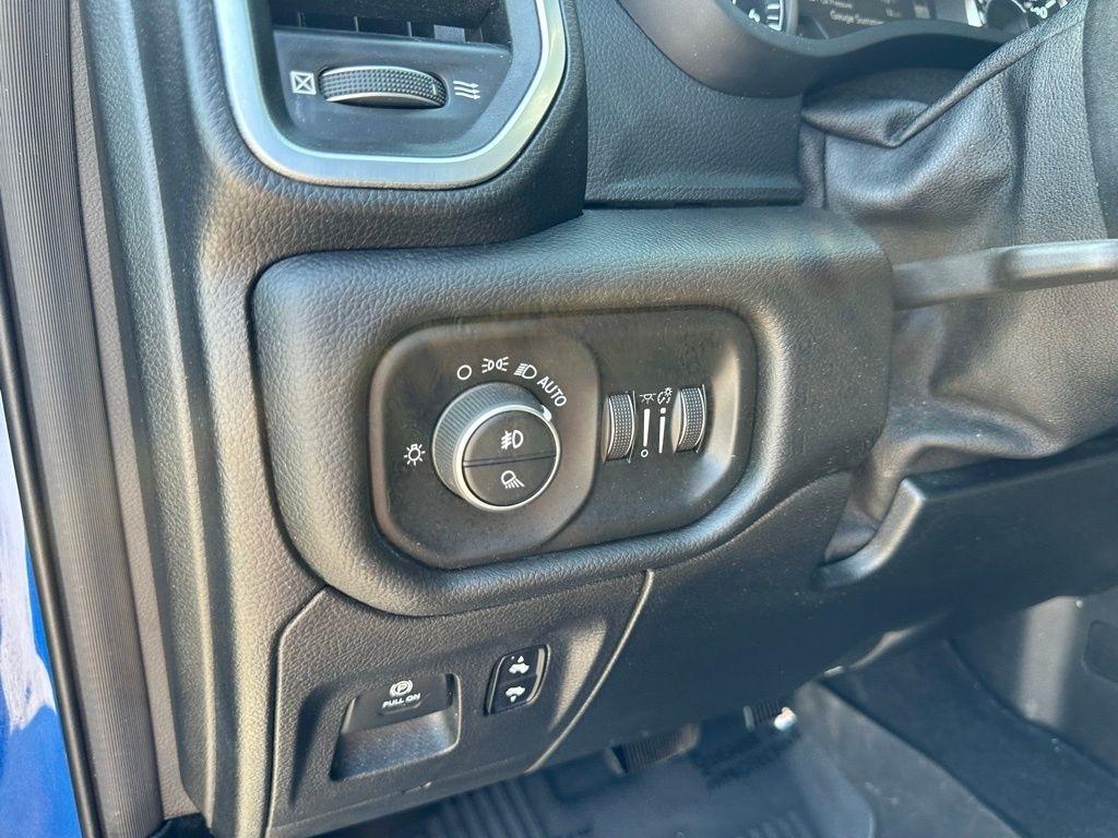 RAM 1500 Big Horn/Lone Star 4x4 Crew Cab 5'7" Box 2019