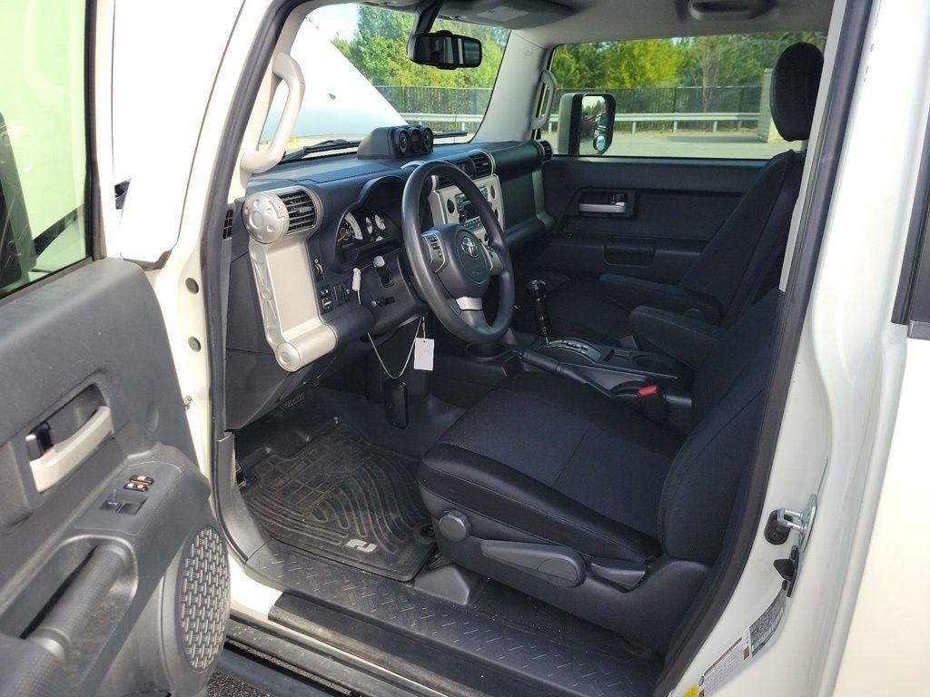 Toyota FJ Cruiser 4WD 4dr Man (Natl) 2012