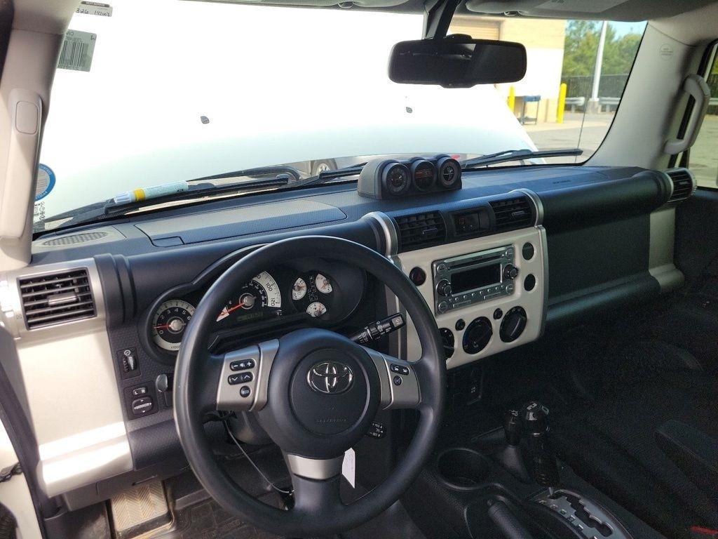 Toyota FJ Cruiser 4WD 4dr Man (Natl) 2012