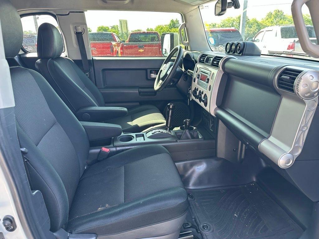 Toyota FJ Cruiser 4WD 4dr Man (Natl) 2012