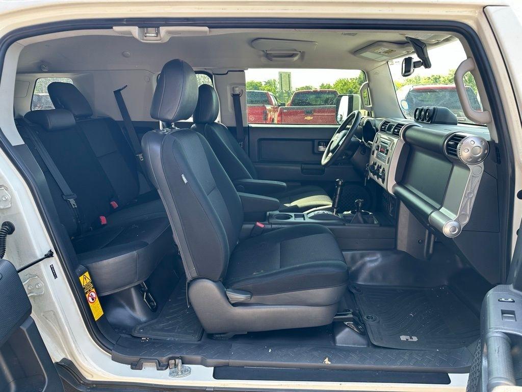 Toyota FJ Cruiser 4WD 4dr Man (Natl) 2012