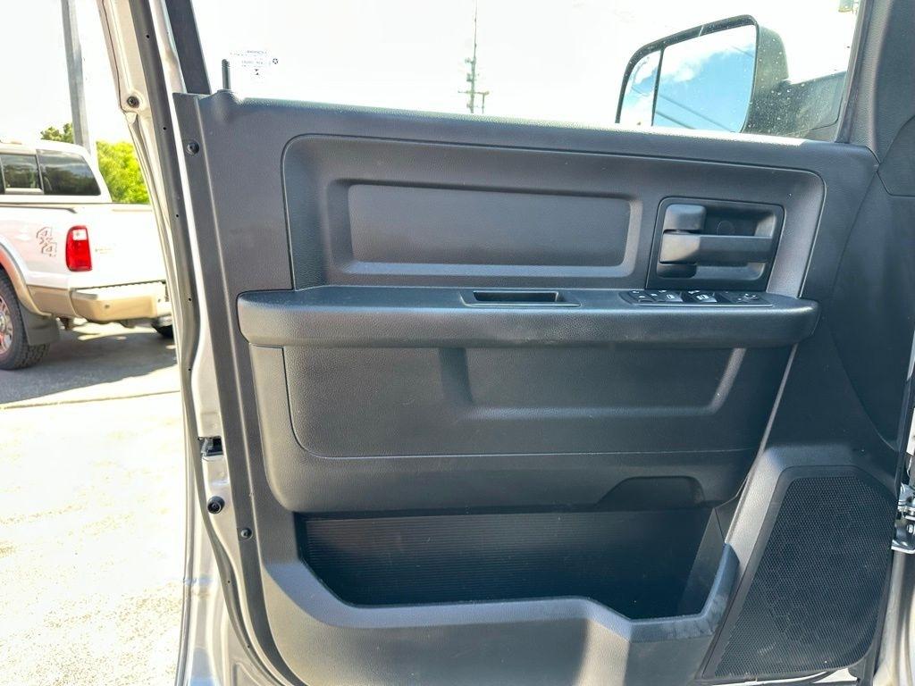 RAM 2500 Tradesman 4x4 Crew Cab 6'4" Box 2018