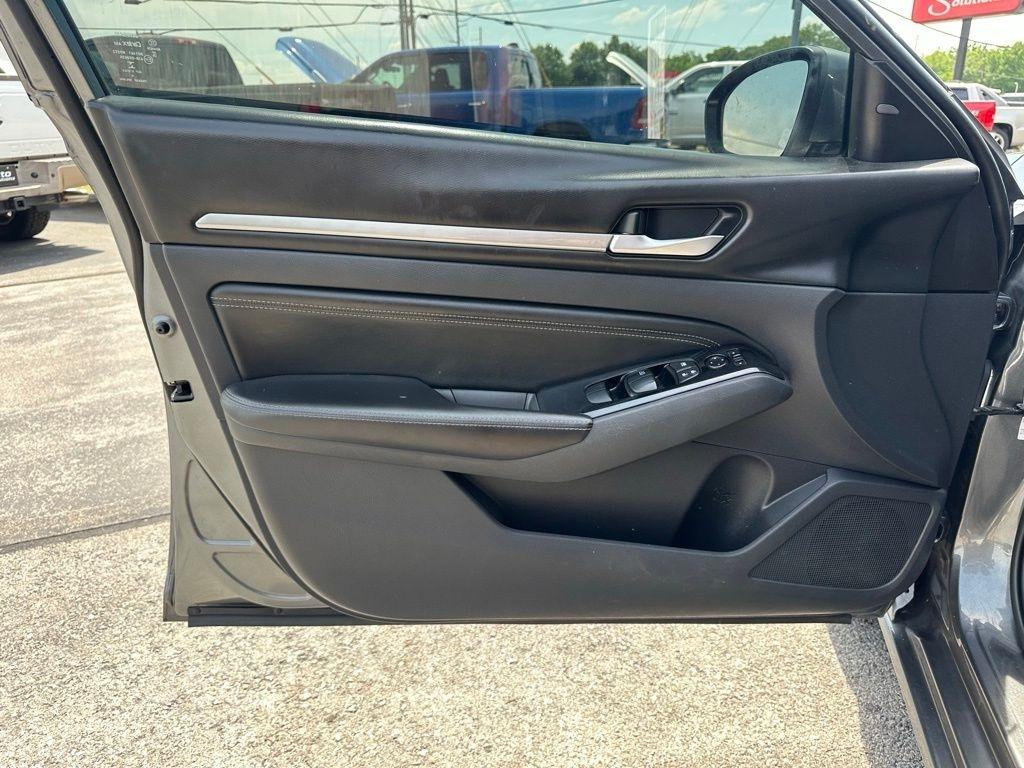 Nissan Altima 2.5 SV Sedan 2021