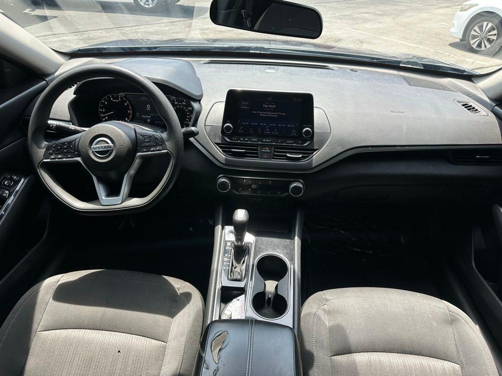 Nissan Altima 2.5 SV Sedan 2021