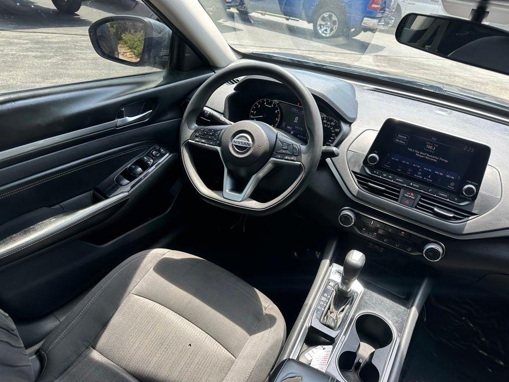 Nissan Altima 2.5 SV Sedan 2021
