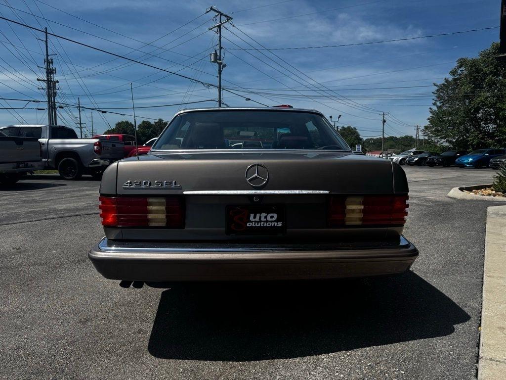 Mercedes-Benz 400-Class  1987
