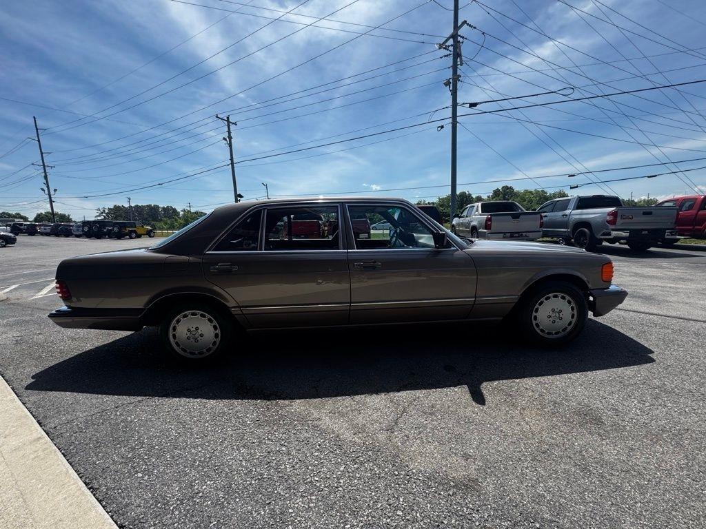 Mercedes-Benz 400-Class  1987