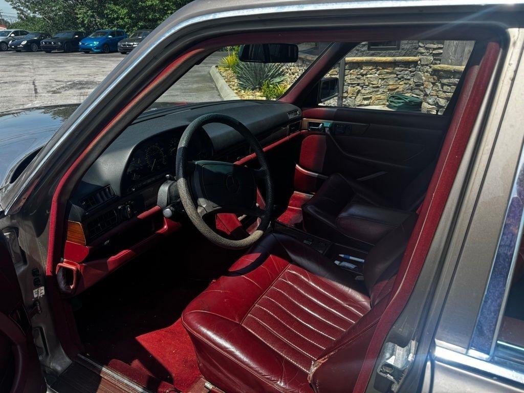 Mercedes-Benz 400-Class  1987