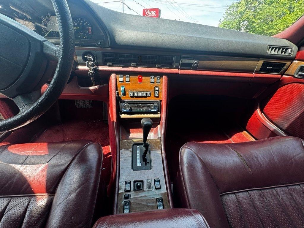 Mercedes-Benz 400-Class  1987