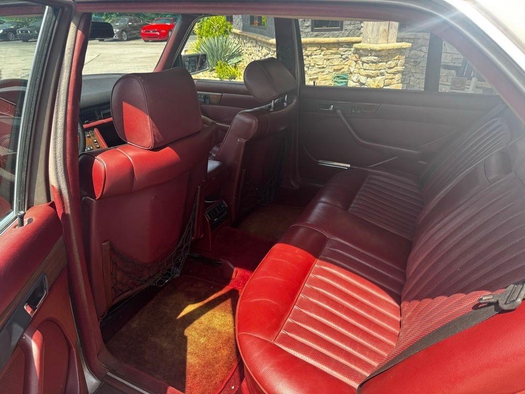 Mercedes-Benz 400-Class  1987