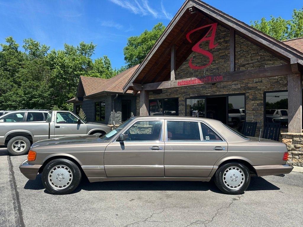 Mercedes-Benz 400-Class  1987
