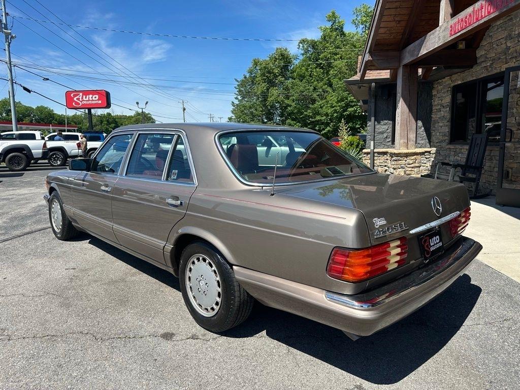 Mercedes-Benz 400-Class  1987