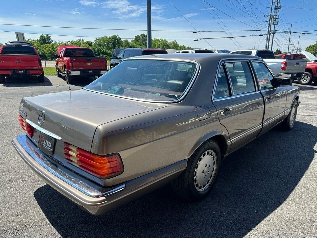 Mercedes-Benz 400-Class  1987