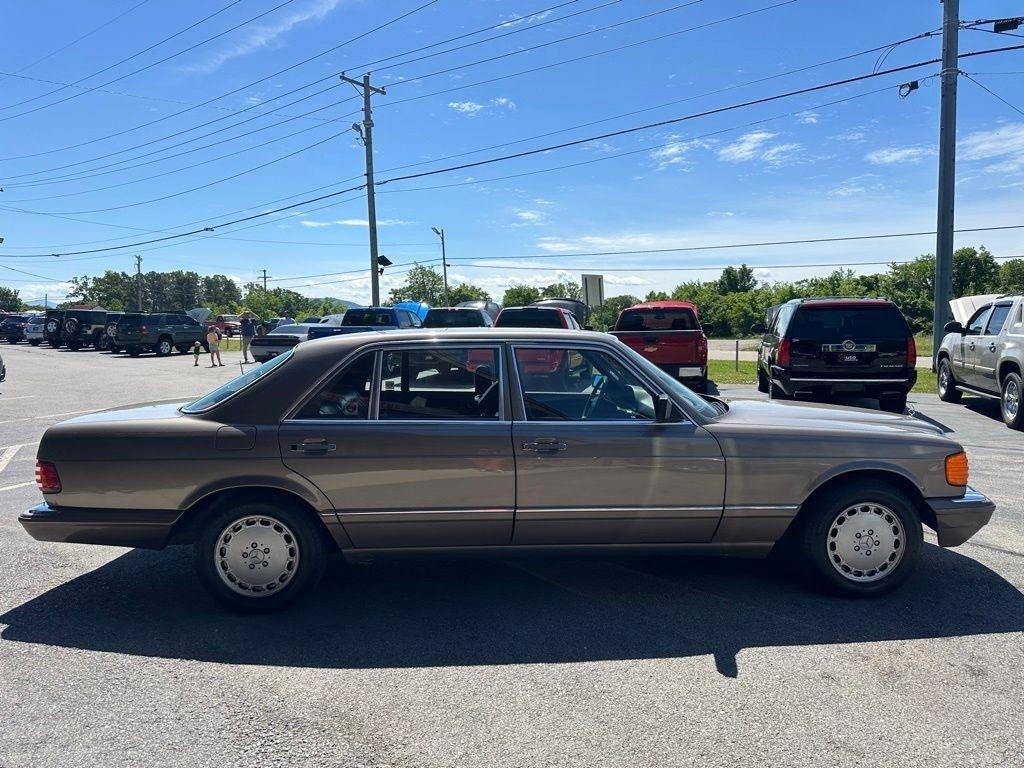 Mercedes-Benz 400-Class  1987