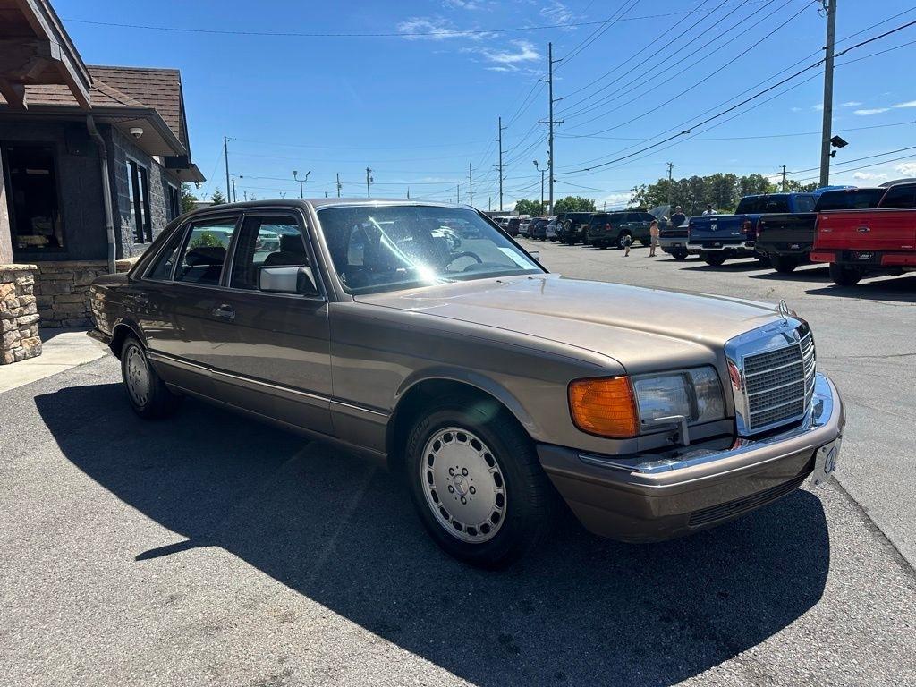 Mercedes-Benz 400-Class  1987