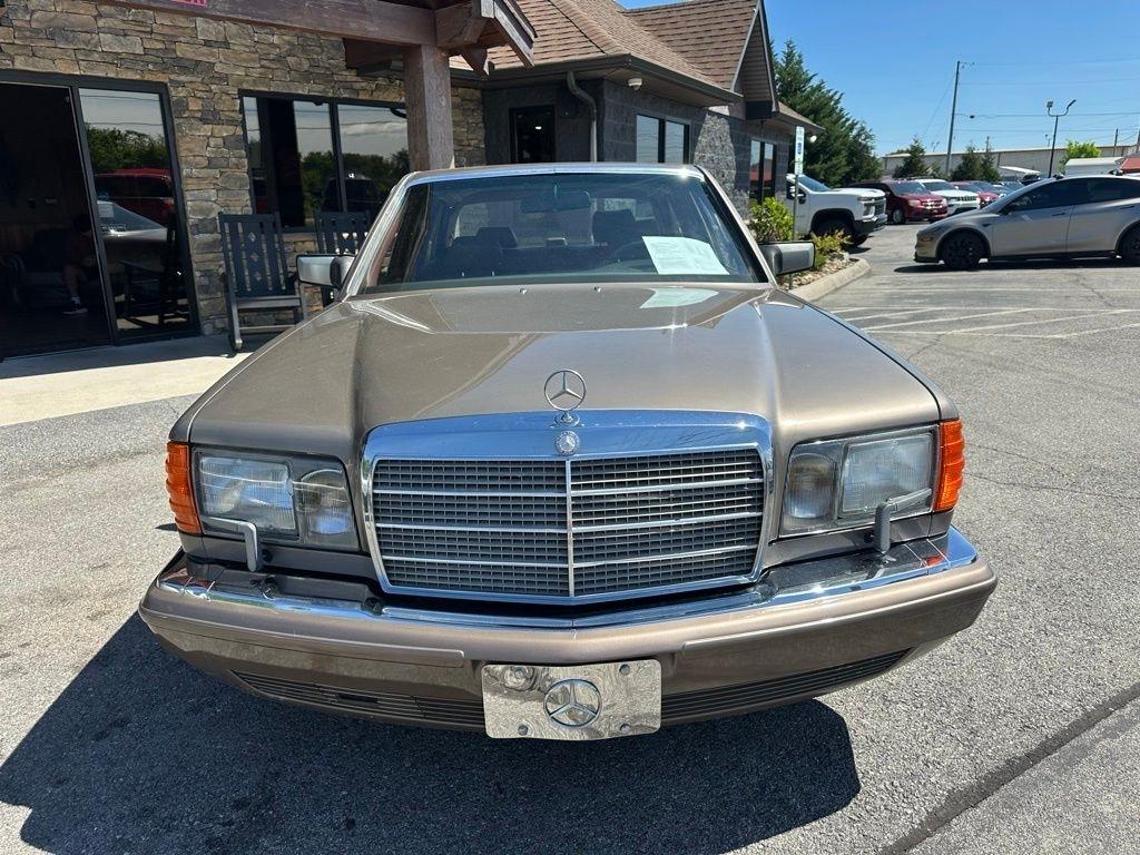 Mercedes-Benz 400-Class  1987