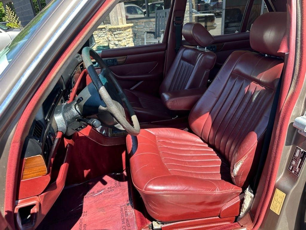 Mercedes-Benz 400-Class  1987