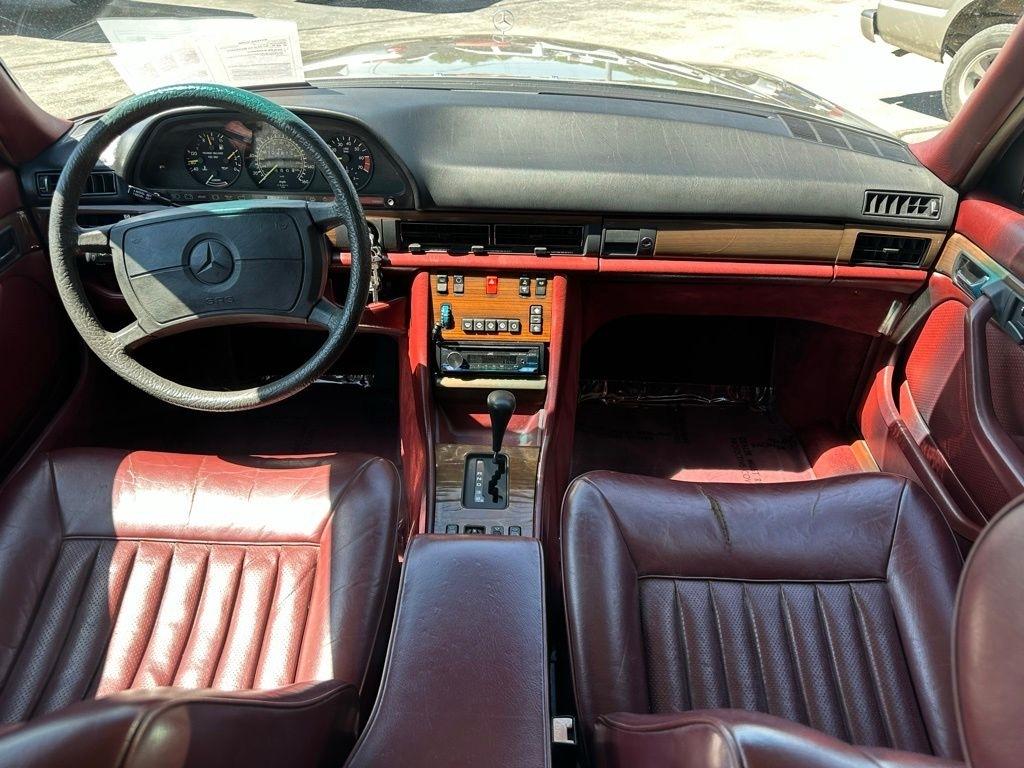 Mercedes-Benz 400-Class  1987