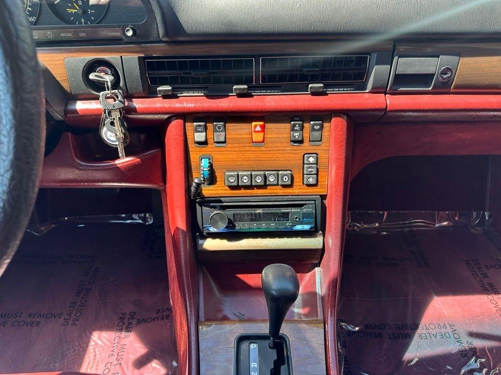 Mercedes-Benz 400-Class  1987