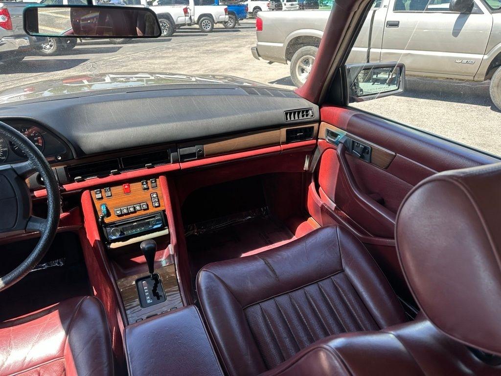 Mercedes-Benz 400-Class  1987
