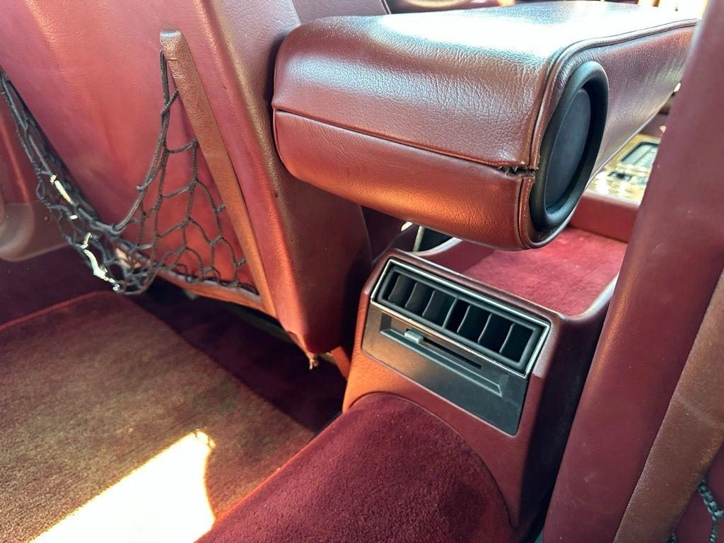 Mercedes-Benz 400-Class  1987