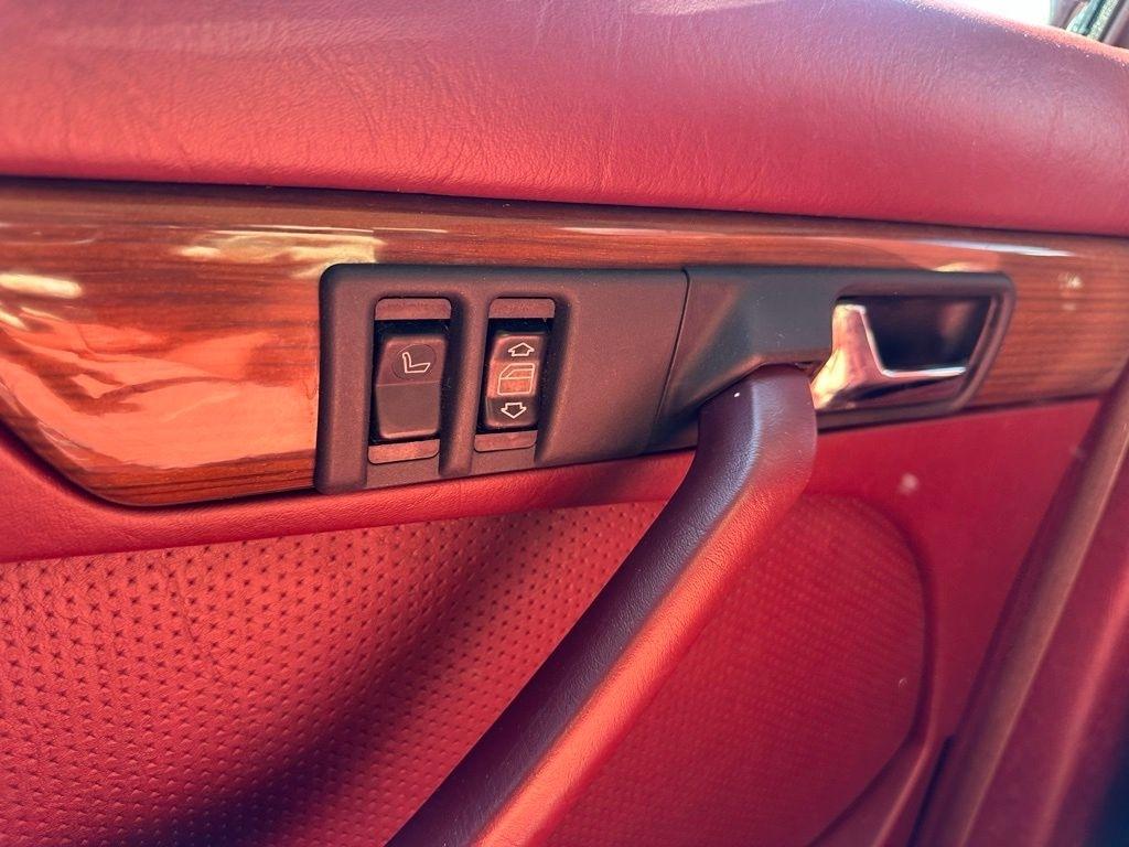Mercedes-Benz 400-Class  1987