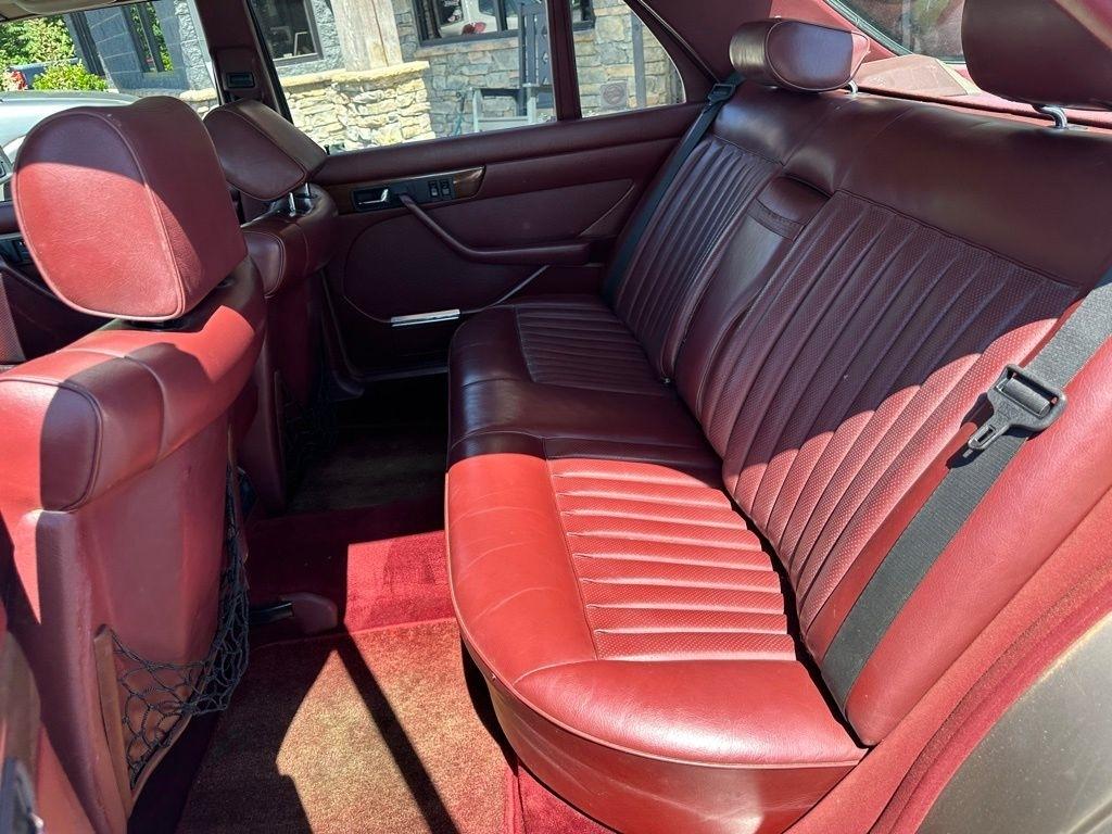 Mercedes-Benz 400-Class  1987