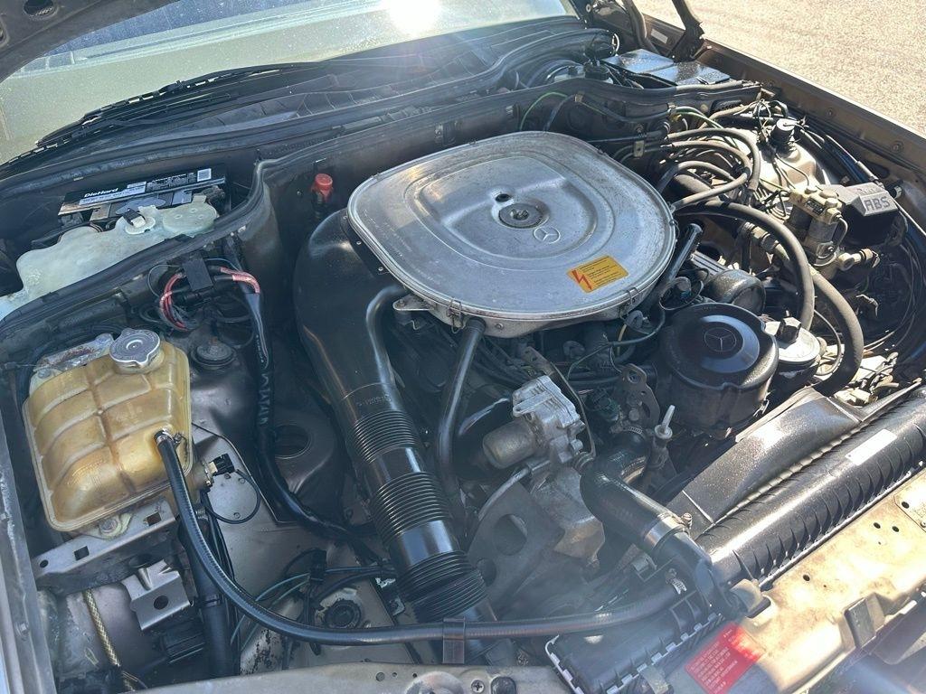 Mercedes-Benz 400-Class  1987