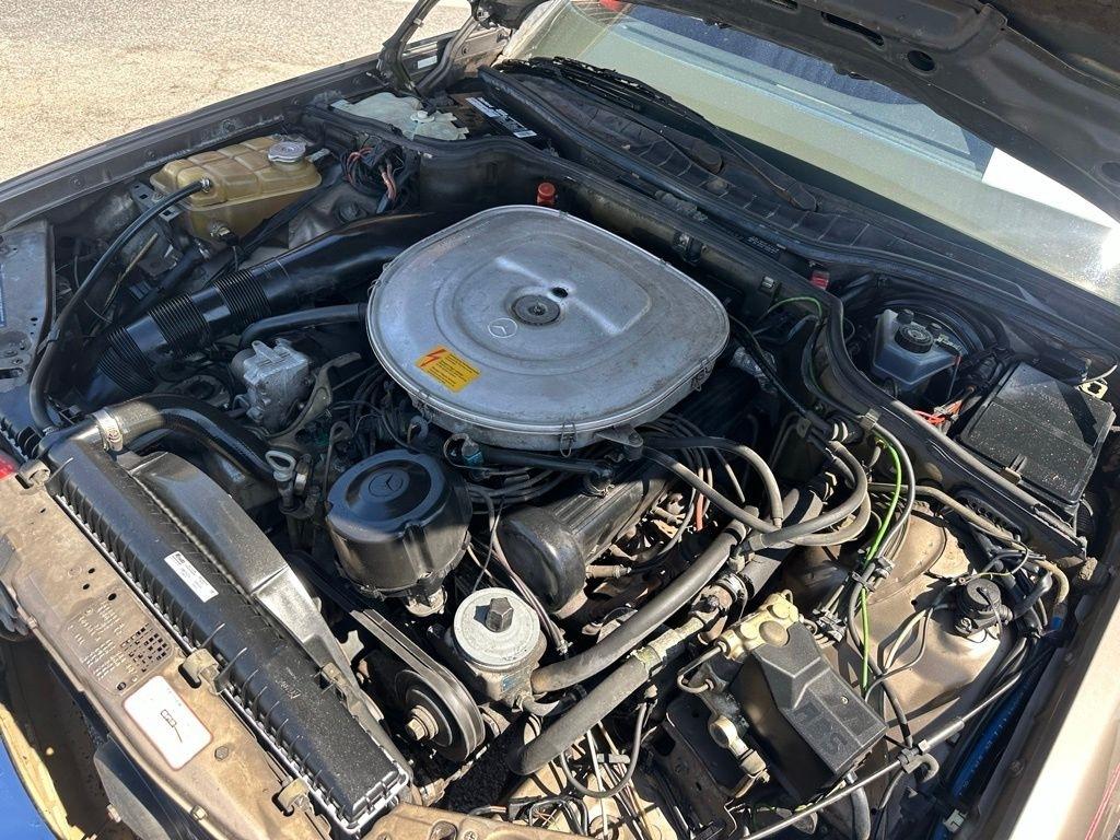 Mercedes-Benz 400-Class  1987