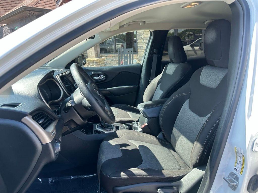 Jeep Cherokee FWD 4dr Sport 2016