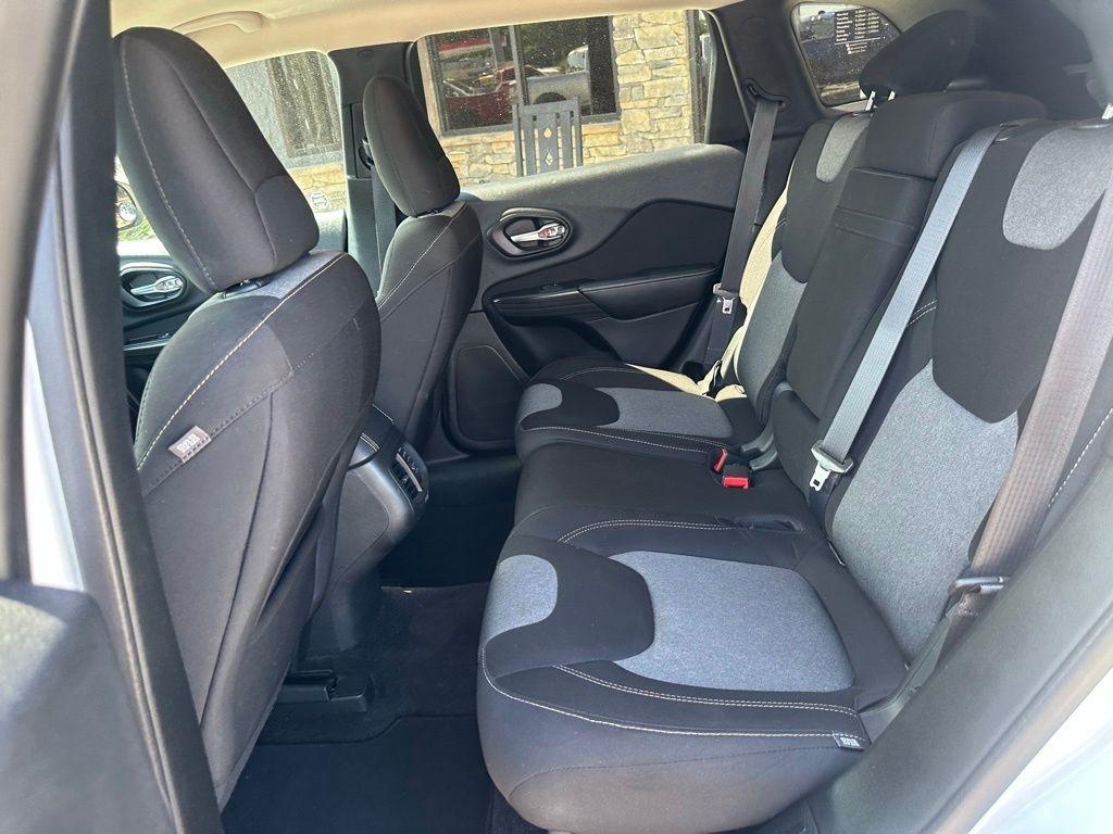 Jeep Cherokee FWD 4dr Sport 2016