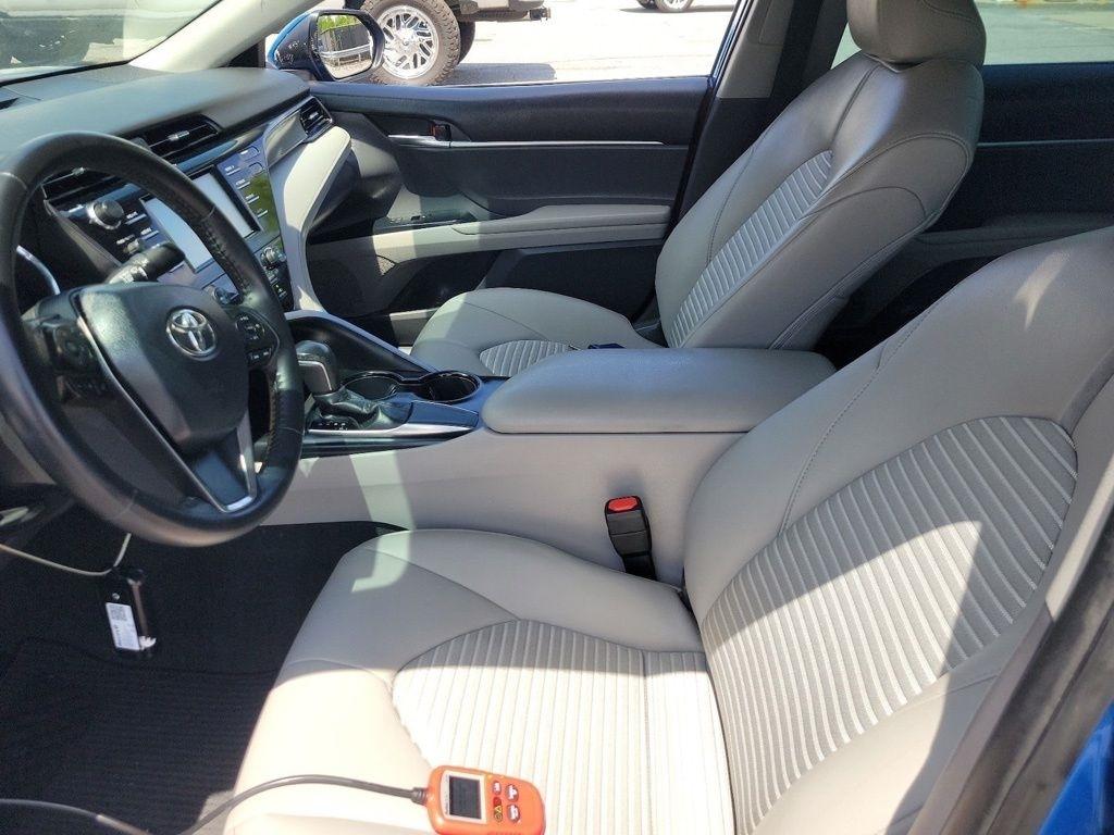 Toyota Camry XLE Auto (Natl) 2019