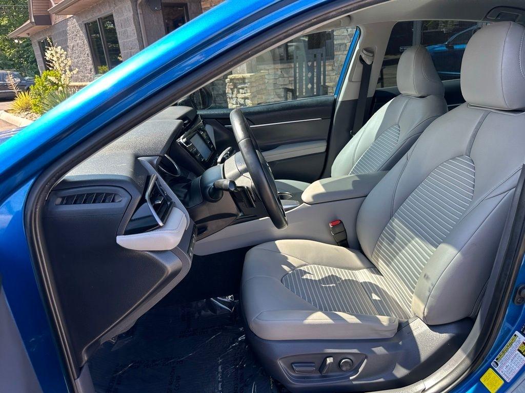 Toyota Camry XLE Auto (Natl) 2019