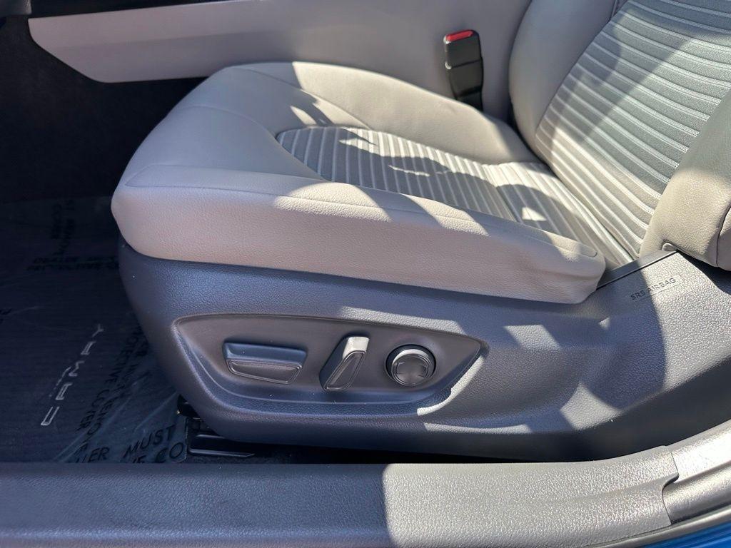 Toyota Camry XLE Auto (Natl) 2019