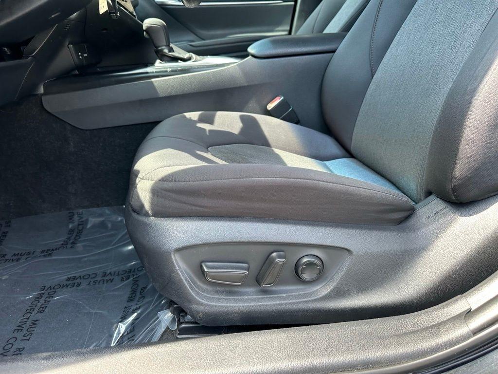 Toyota Camry XLE Auto (Natl) 2018