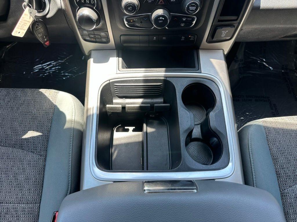 RAM 1500 4WD Crew Cab 140.5" Big Horn 2016