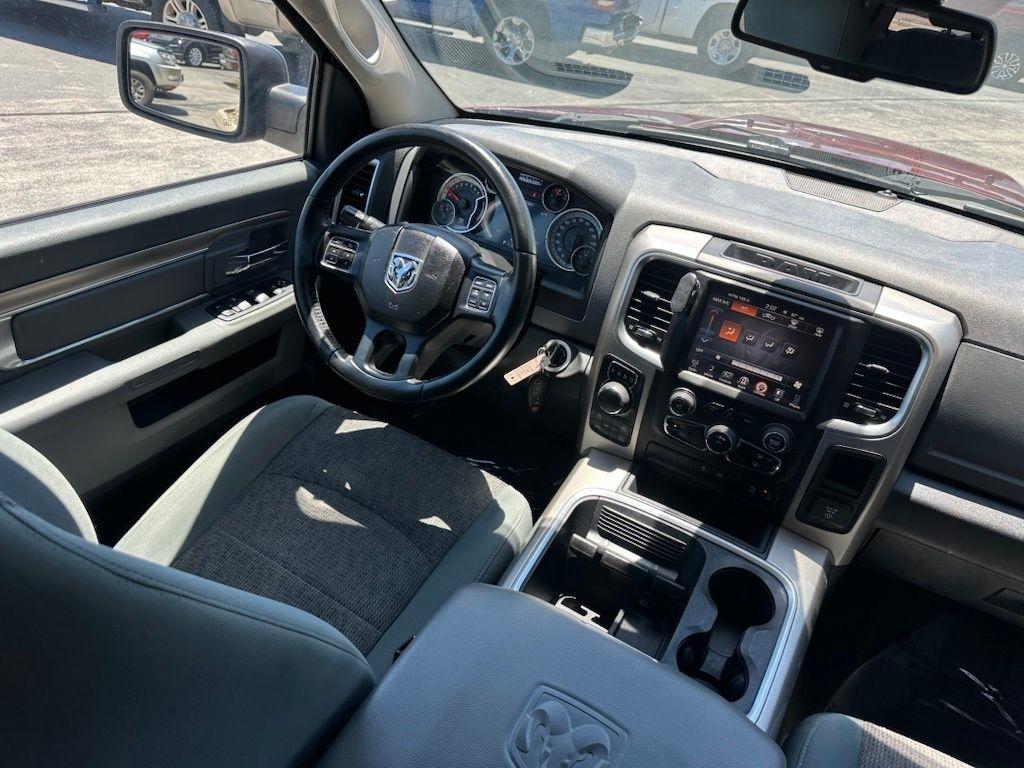 RAM 1500 4WD Crew Cab 140.5" Big Horn 2016