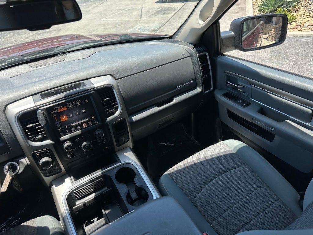 RAM 1500 4WD Crew Cab 140.5" Big Horn 2016