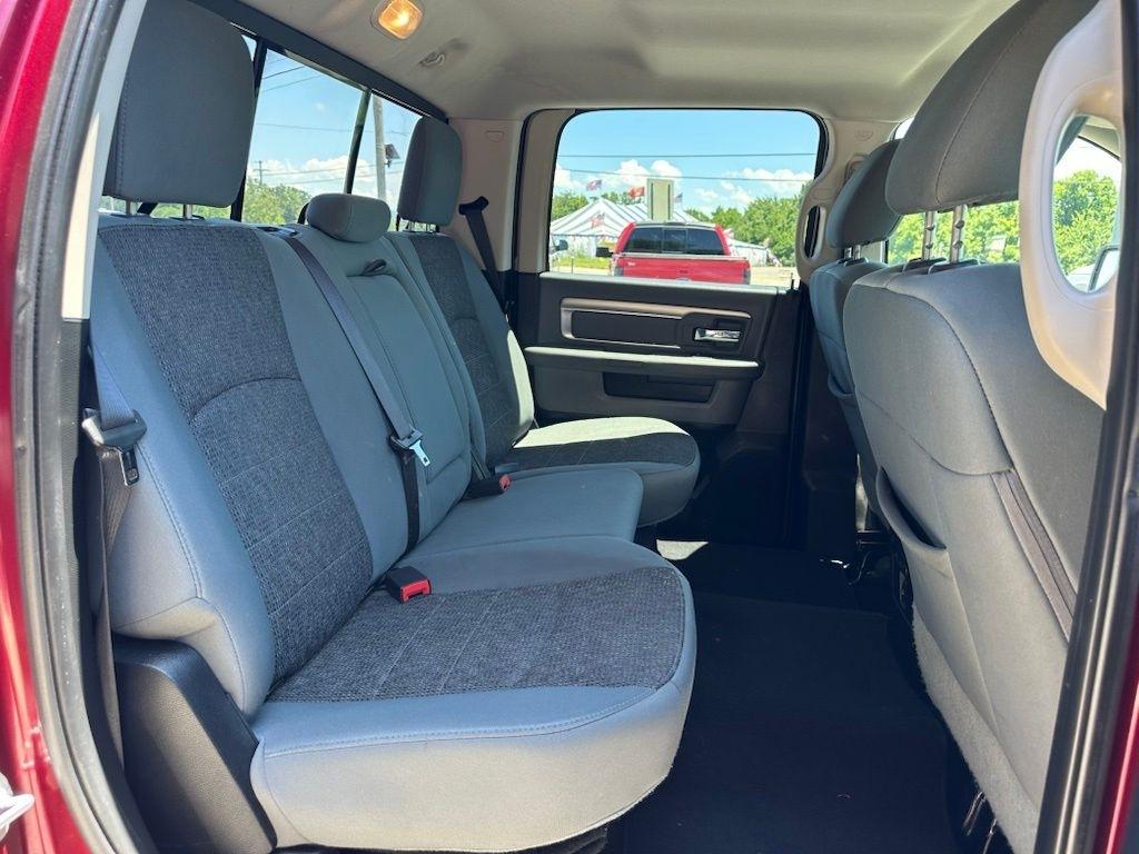 RAM 1500 4WD Crew Cab 140.5" Big Horn 2016
