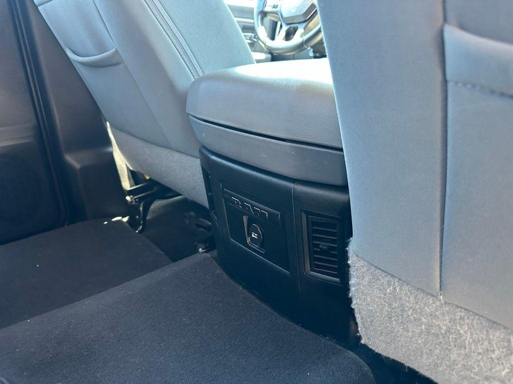 RAM 1500 4WD Crew Cab 140.5" Big Horn 2016